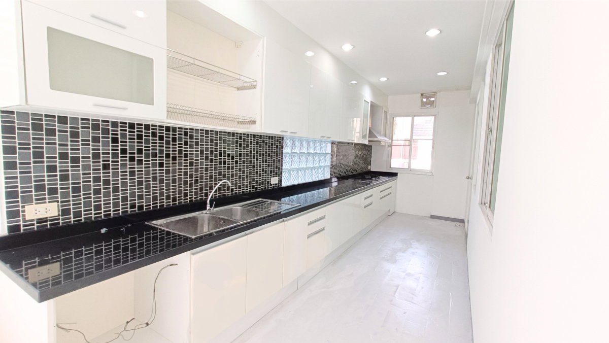 รูป ขาย พร้อมผู้เช่า yield 7.5%+ หมู่บ้านณุศาศิริ พระราม9-กรุงเทพกรีฑา มีลิฟท์ มีห้องแม่บ้าน 91 ตร.ว.  4ห้องนอน 4ห้องน้ำ  - รูปที่ 11/17