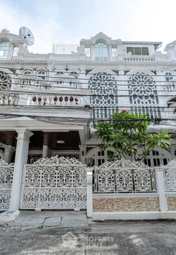 5-BR Townhouse at Ekkamai Villas near ARL Ramkhamhaeng (ID 515390)