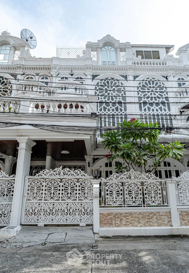 รูป ทาวน์เฮาท์ 5-ห้องนอน ที่ เอกมัย วิลล่า ใกล้ ARL รามคำแหง (ID 515390) - รูปที่ 1/19