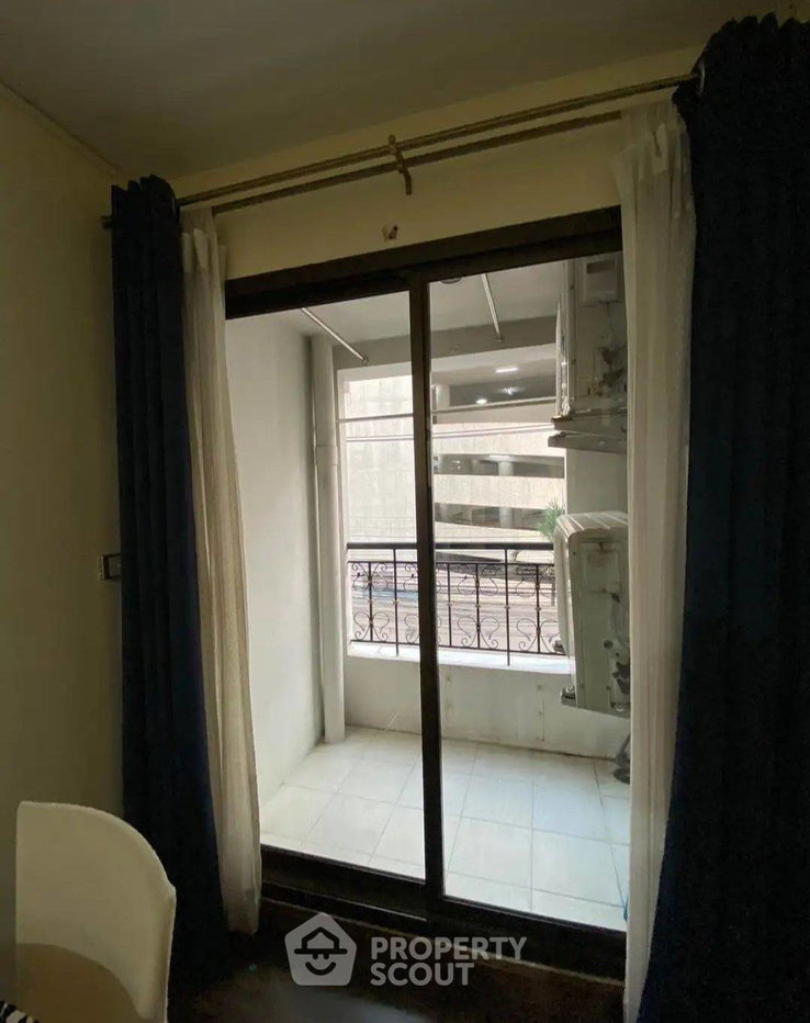 รูป คอนโด 1-ห้องนอน ที่ สีลม ซิตี้ รีสอร์ท คอนโดมิเนียม ใกล้ BTS ช่องนนทรี (ID 2076971) - รูปที่ 6/6