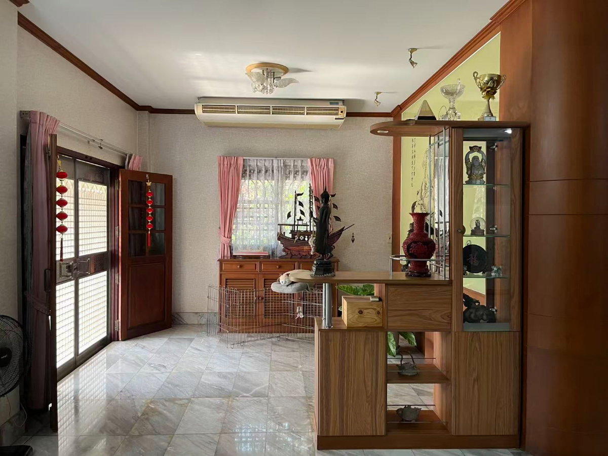 รูป 📍 ขาย หมูบ้านปรีชา ทำเลศรีนครินทร์ | บ้านกว้างอยู่สบาย ราคาดีคุ้มค่า | ใกล้ห้างและสิ่งอำนวยความสะดวก  - รูปที่ 9/31