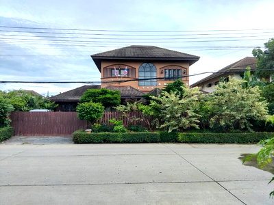 บ้านเดี่ยว ถนนคลองหลวง : บ้านเดี่ยว หลังหัวมุม ถนนพหลโยธิน คลองหนึ่ง คลองหลวง วิวสนามกอล์ฟไพน์เฮิร์สท