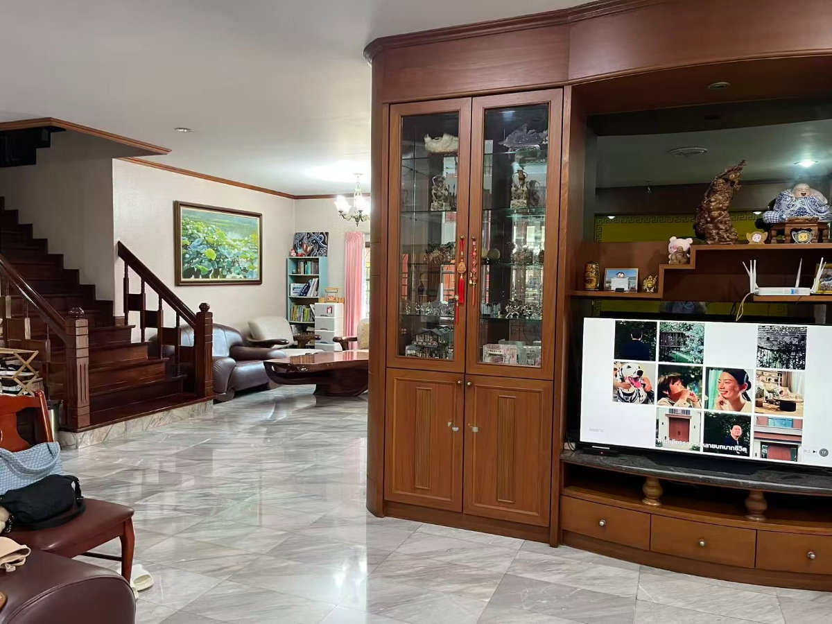 รูป 📍 ขาย หมูบ้านปรีชา ทำเลศรีนครินทร์ | บ้านกว้างอยู่สบาย ราคาดีคุ้มค่า | ใกล้ห้างและสิ่งอำนวยความสะดวก  - รูปที่ 12/31