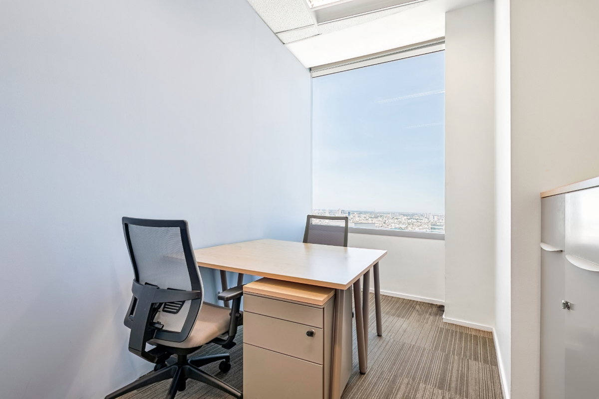 รูป พื้นที่สำนักงานส่วนตัวสำหรับ 2 คนที่ Regus Sathorn Square - รูปที่ 2/6