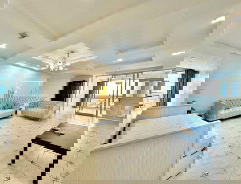 President Park | Renovated 3 Bed Condo For Rent in Phrom Phong Area - BR18477CD