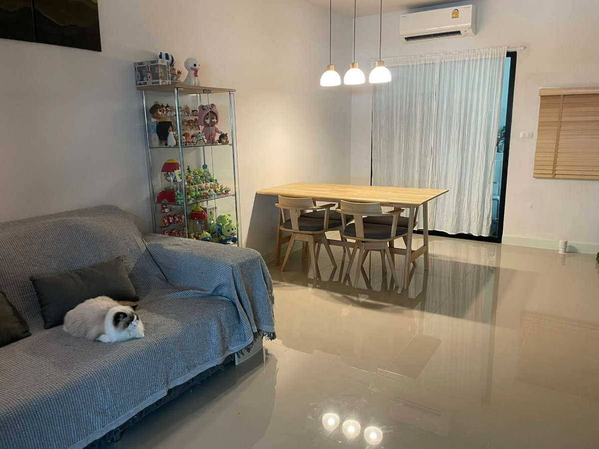 รูป 🏡 TH079 | ให้เช่าทาวน์โฮม 3 ชั้น บ้านกลางเมือง รามอินทรา เฟอร์ฯ ครบชุด เลี้ยงสัตว์เล็กได้ (พร้อมห้องน้องแมว) 🐱 - รูปที่ 2/16