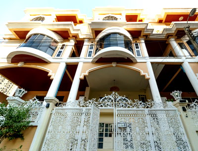 Townhouses for rent BTS Asok : Modern Townhouse in Thonglor, Ideal for Residential Living or Business Use ** NO CO-AGENT **