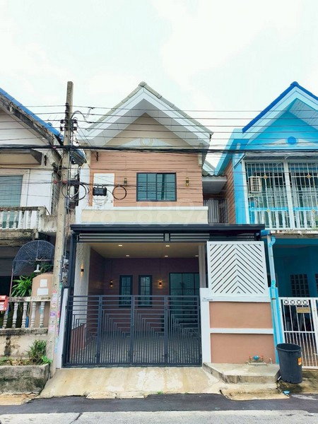 รูป ขายทาวน์เฮาส์ 2 ชั้น หมู่บ้านแดนทอง สุขาภิบาล5 รีโนเวทใหม่ เนื้อที่ 22.5 ตรว 4นอน 2น้ำ แถมฟรีเฟอร์นิเจอร์ - รูปที่ 1/8