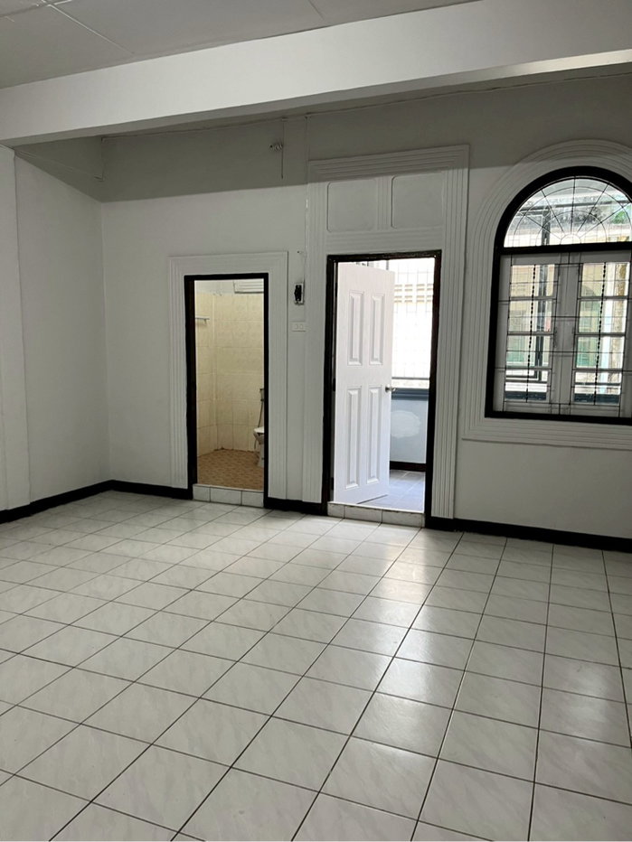 รูป ทาวน์เฮาส์ (Townhouse) รีโนเวทใหม่ทั้งหลัง ดีไซน์สวย - รูปที่ 7/24