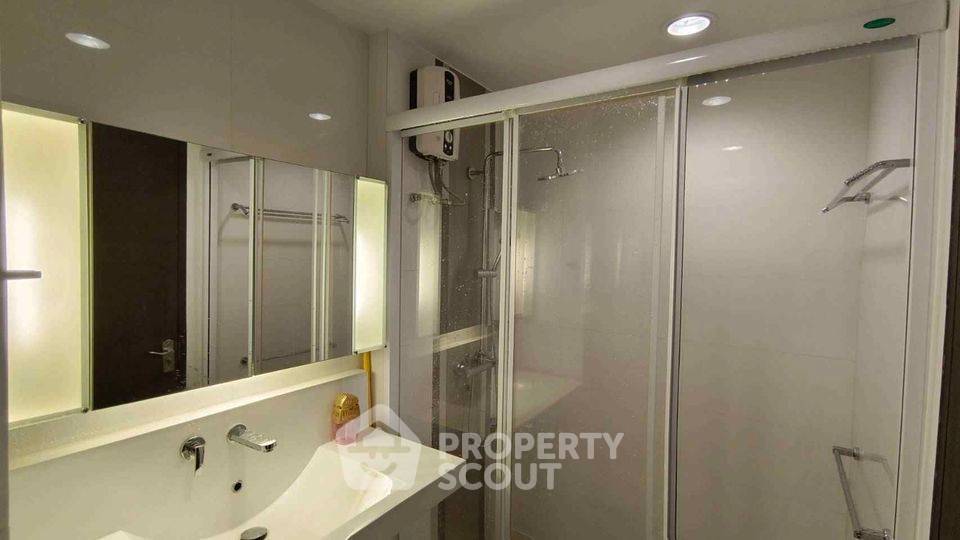 picture 1-BR Condo at Rhythm Ratchada near MRT Ratchadaphisek (ID 1084181) - 8/15