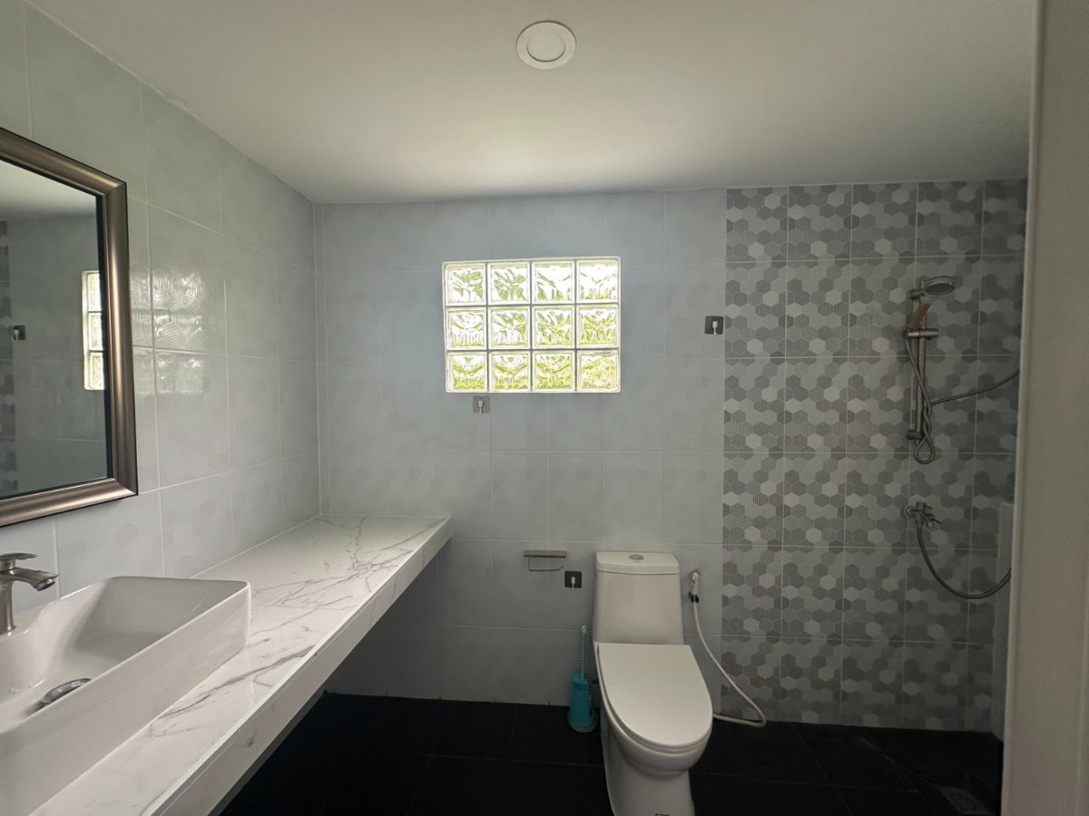 รูป 🔥 บ้านเช่า 2 ชั้น ประชาราษฎร์บำเพ็ญ ใกล้ MRT ห้วยขวาง 🚇 ฟังก์ชันครบ ห้องน้ำในตัวทุกห้อง เข้าอยู่ได้เลย! - รูปที่ 14/14