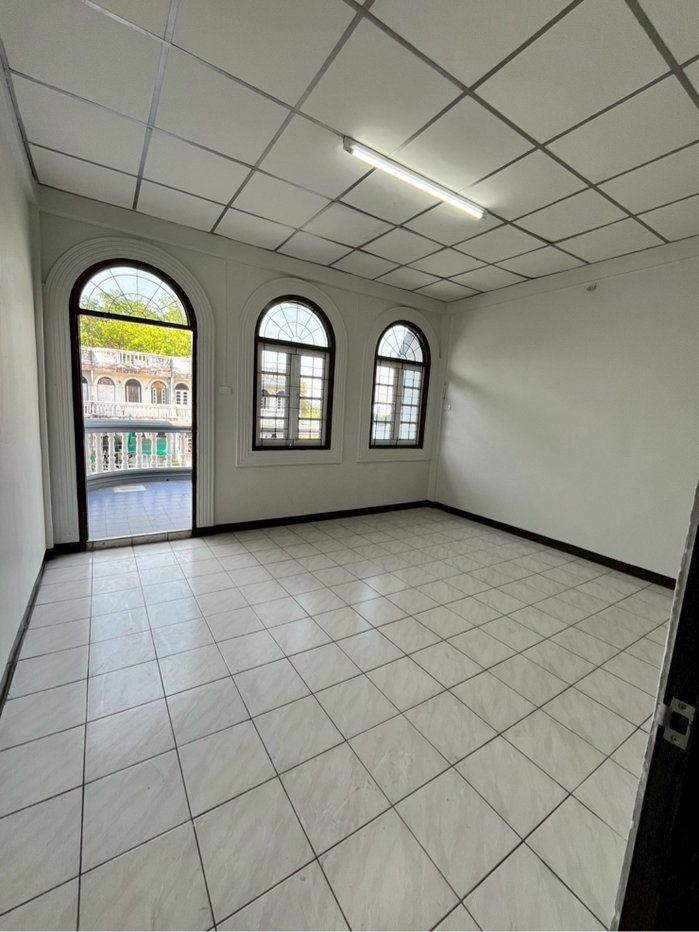 รูป ทาวน์เฮาส์ (Townhouse) รีโนเวทใหม่ทั้งหลัง ดีไซน์สวย - รูปที่ 2/24