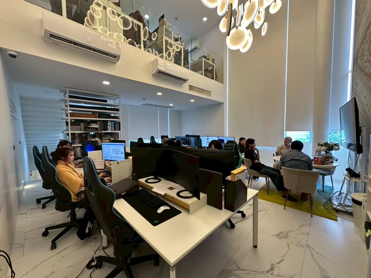 picture D8 Ekkamai - Ramintra | Super Luxury 6-Storey Home Office with Private Pool - 9/16