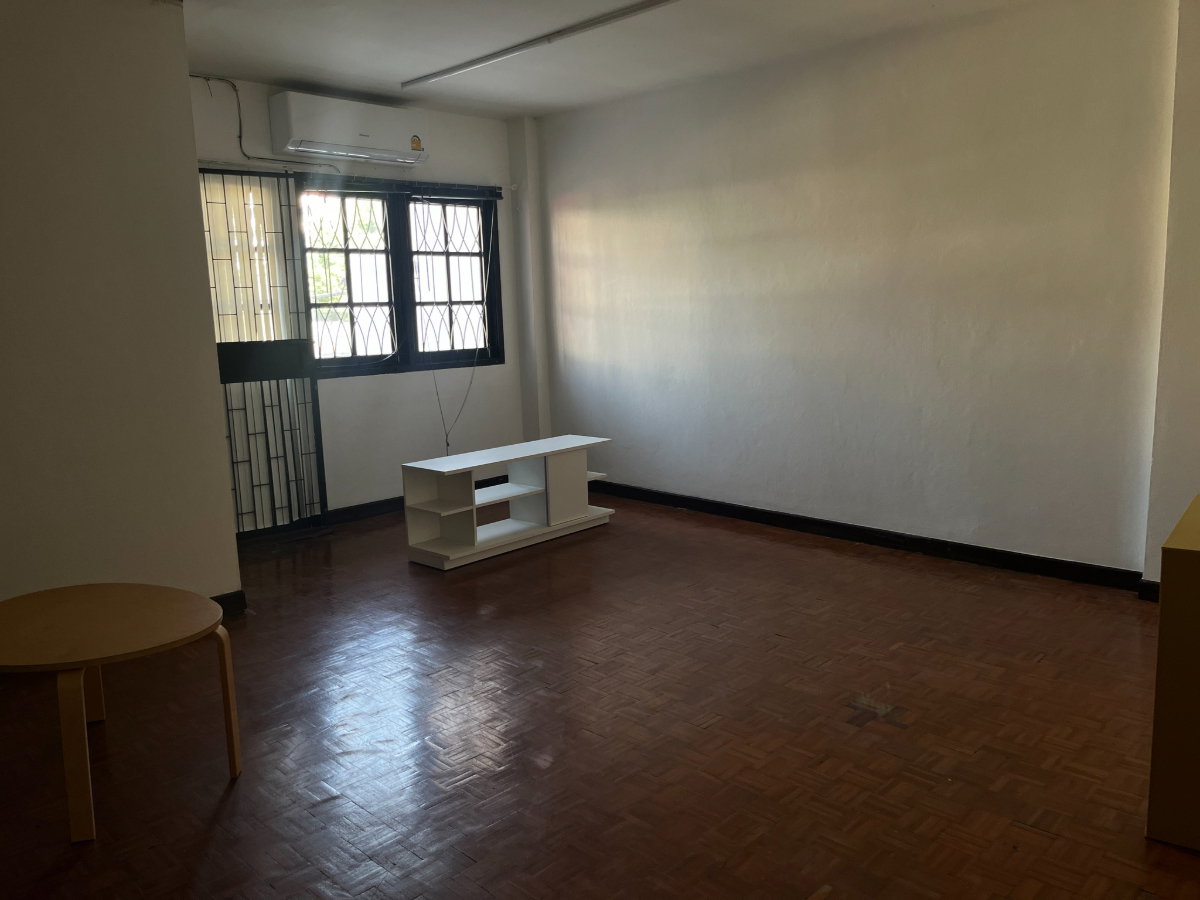 picture 🌿 **VR0239 4-story townhome near MRT Sutthisan, 10-minute walk** - 5/11
