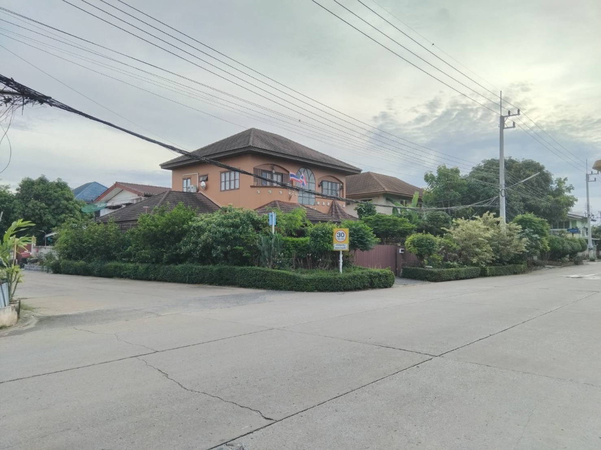 รูป บ้านเดี่ยว หลังหัวมุม ถนนพหลโยธิน คลองหนึ่ง คลองหลวง วิวสนามกอล์ฟไพน์เฮิร์สท - รูปที่ 2/5