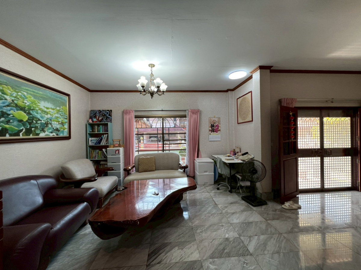 รูป 📍 ขาย หมูบ้านปรีชา ทำเลศรีนครินทร์ | บ้านกว้างอยู่สบาย ราคาดีคุ้มค่า | ใกล้ห้างและสิ่งอำนวยความสะดวก  - รูปที่ 24/31