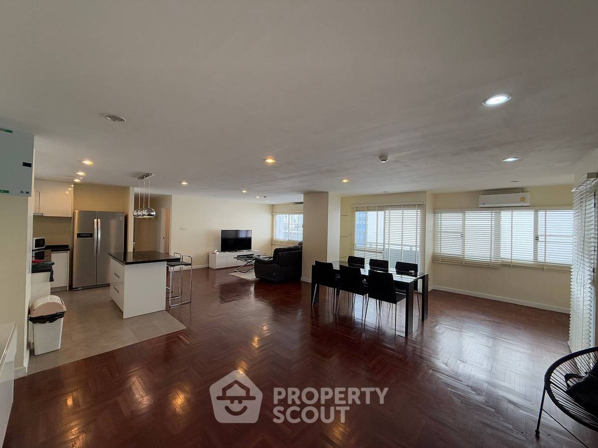 picture 2-BR Condo at Silom Condominium near BTS Sala Daeng (ID 805732) - 1/18
