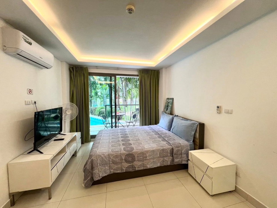 รูป Pool Access รีสอร์ทสไตล์คอนโดมัลดีฟคอนโด จอมเทียนพัทยา สตูดิโอ เดินลงสระได้จากระเบียงห้อง โควต้าต่างชาติ  - รูปที่ 3/6