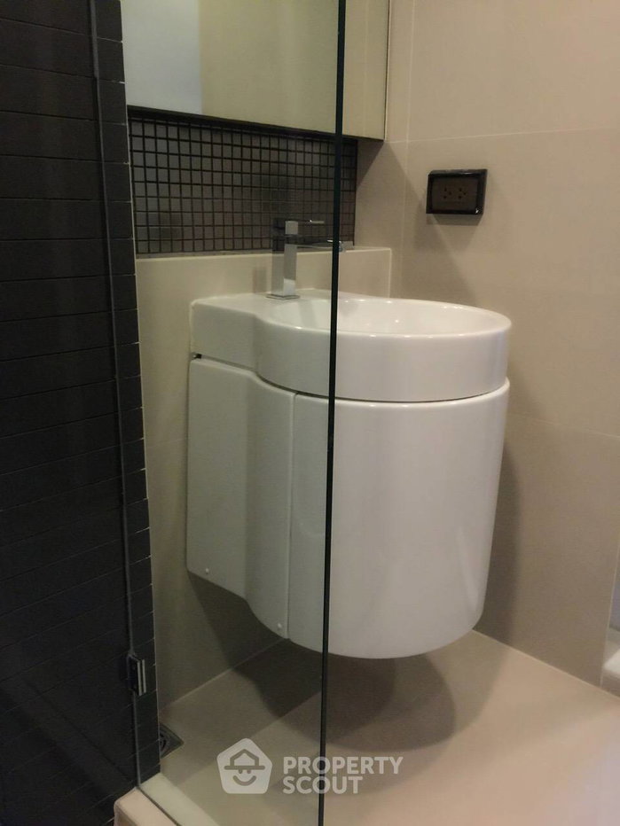 รูป คอนโด 1-ห้องนอน ที่ ริธึ่ม สาทร ใกล้ BTS สะพานตากสิน (ID 391737) - รูปที่ 8/14