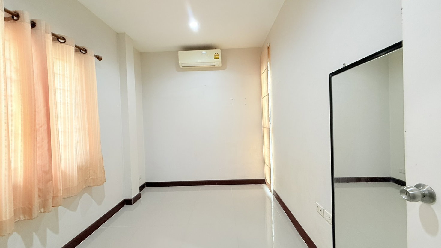 รูป 3 Bedroom Townhouse for Sale East Pattaya - รูปที่ 10/13