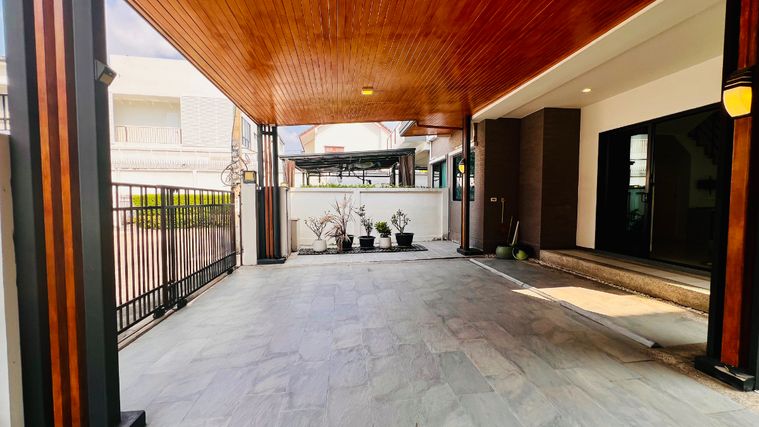3-bed house for rent, 243 sqm, 51.2 sq wah, Supalai Essence Ladprao