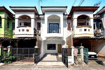 ขายทาวน์โฮม : หมู่บ้านศิริวรรณ ชวนชม บางบัวทอง พร้อมอยู่