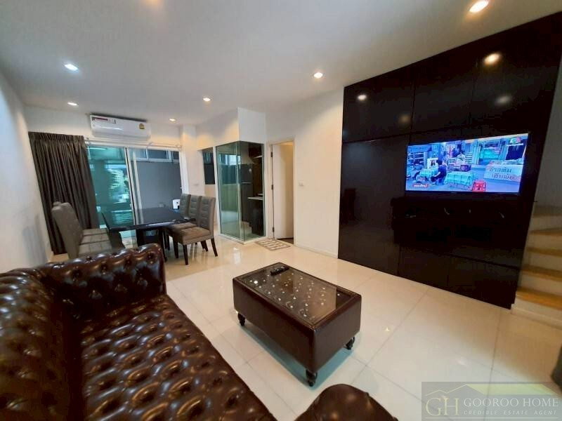 รูป ขายทาวน์โฮม 3 ชั้น Patio แจ้งวัฒนะ ราคาถูกมาก เนื้อที่ 18.8 ตรว 3นอน 3น้ำ หน้าบ้านหัน ทิศเหนือ บ้านเย็นสบาย ไม่ร้อนแดดตลอดทั้งวัน - รูปที่ 2/8