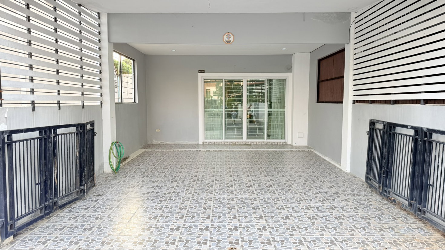 รูป 3 Bedroom Townhouse for Sale East Pattaya - รูปที่ 2/13