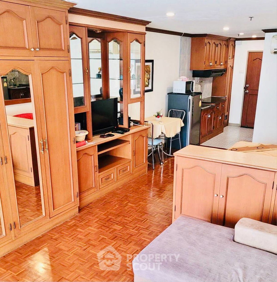 รูป คอนโด 1-ห้องนอน ที่ สุขุมวิท สวีท คอนโดมิเนียม ใกล้ BTS นานา (ID 1231278) - รูปที่ 3/10