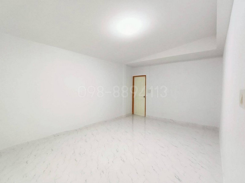 รูป ขายทาวน์เฮาส์ 2 ชั้น หมู่บ้านแดนทอง สุขาภิบาล5 รีโนเวทใหม่ เนื้อที่ 22.5 ตรว 4นอน 2น้ำ แถมฟรีเฟอร์นิเจอร์ - รูปที่ 4/8