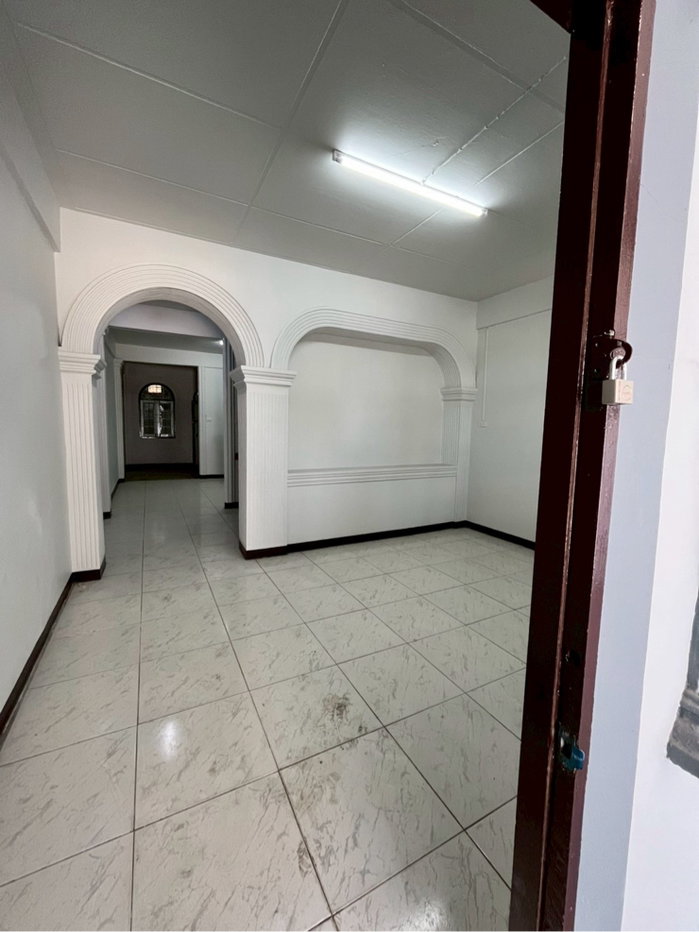 รูป ทาวน์เฮาส์ (Townhouse) รีโนเวทใหม่ทั้งหลัง ดีไซน์สวย - รูปที่ 10/24