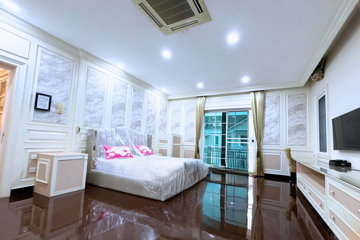 picture MN05087 - Narasiri Bangna : MegaBangna  - 3/15