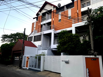 เช่าโฮมออฟฟิศ กรุงเทพมหานคร : 🌿 **VR0239 ทาวน์โฮม 4 ชั้น ใกล้ MRT สุทธิสาร เดิน 10 นาที**