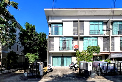 ทาวน์โฮม เซฟวัน โก ศรีสมาน : ทาวน์โฮม 3 ชั้น พฤกษาวิลล์ 65/2 ศรีสมาน 31.2 วา ทำเลต้นโครงการ ขายขาดทุน!! ราคาเท่าแปลงกลาง