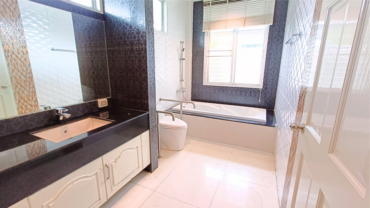 รูป ขาย พร้อมผู้เช่า yield 7.5%+ หมู่บ้านณุศาศิริ พระราม9-กรุงเทพกรีฑา มีลิฟท์ มีห้องแม่บ้าน 91 ตร.ว.  4ห้องนอน 4ห้องน้ำ  - รูปที่ 7/17