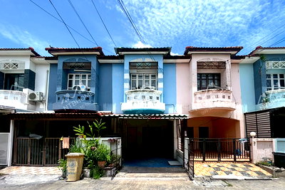 ทาวน์โฮม แม็คโคร บางบัวทอง : นันทิชาโครงการ 3/8 ไทรน้อย ต่อเติมครบสภาพดี ในซอยบ้านกล้วย-ไทรน้อย