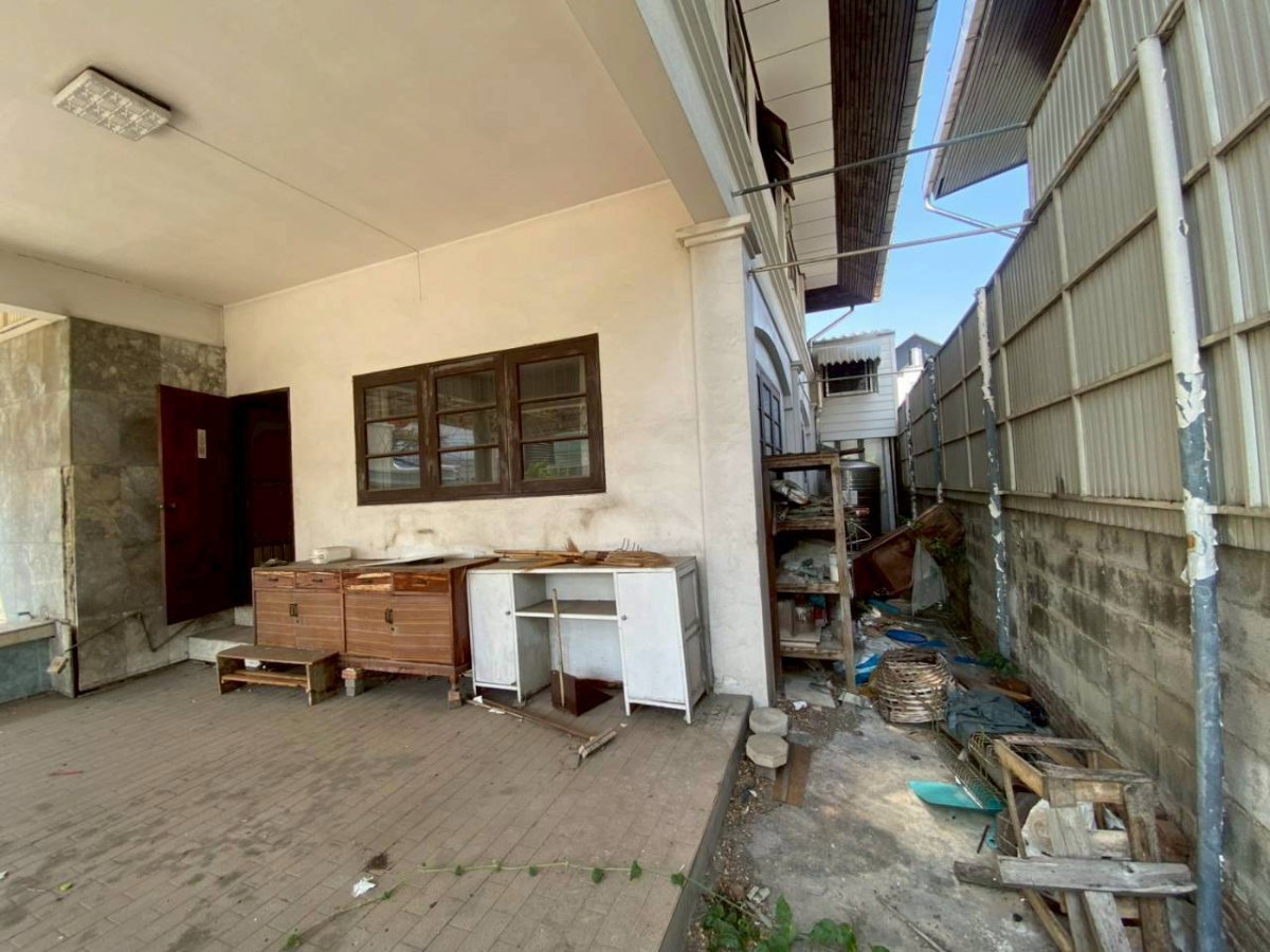 รูป ขายด่วน! บ้านเดี่ยว 100 ตร.ว. ใจกลางลาดพร้าว ซอย 97-99 ใกล้รถไฟฟ้าสายสีเหลือง - รูปที่ 9/11