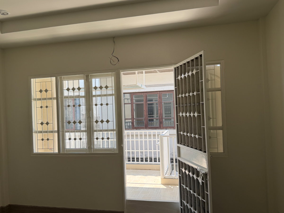 รูป ขาย ทาวเฮ้าท์  2 ชั้น รีโนเวทใหม่ทั้งหลัง  ขนาดพื้นที่ 18 ตรว.  หมู่บ้าน ปาริชาต ถนน 345 บางคูวัด จ.ปทุมธานี  ราคา 1.7 ล้าน บาท โทร.081-9106368 - รูปที่ 33/43