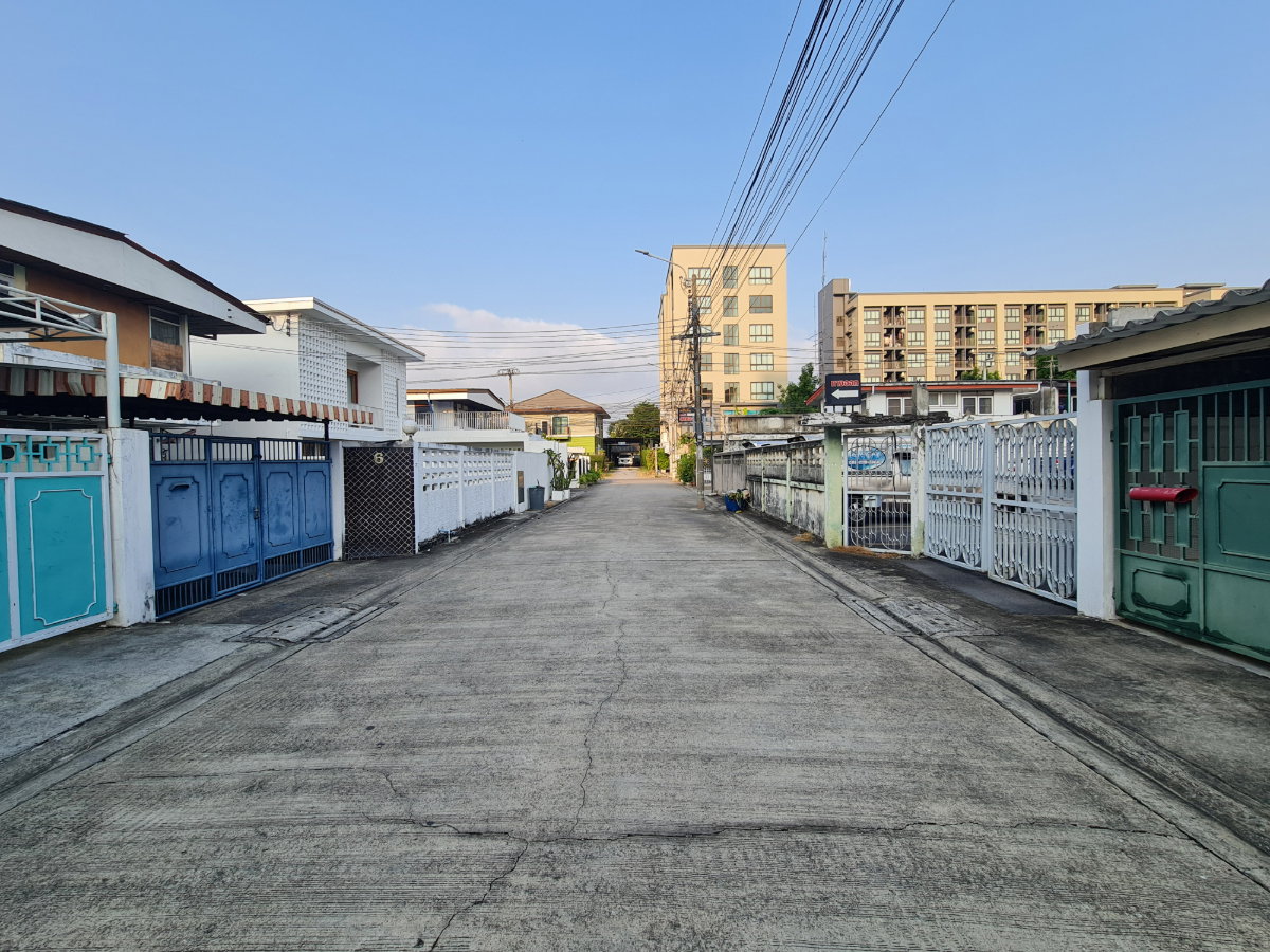 รูป ให้เช่าบ้านเดี่ยวตามสภาพ 6 ซอย 6 หมู่บ้านเสรี 2 (รามคำแหง 24 แยก 28) สังคมดี, บรรยากาศดี, เดินทางสะดวกมากๆๆ - รูปที่ 10/10