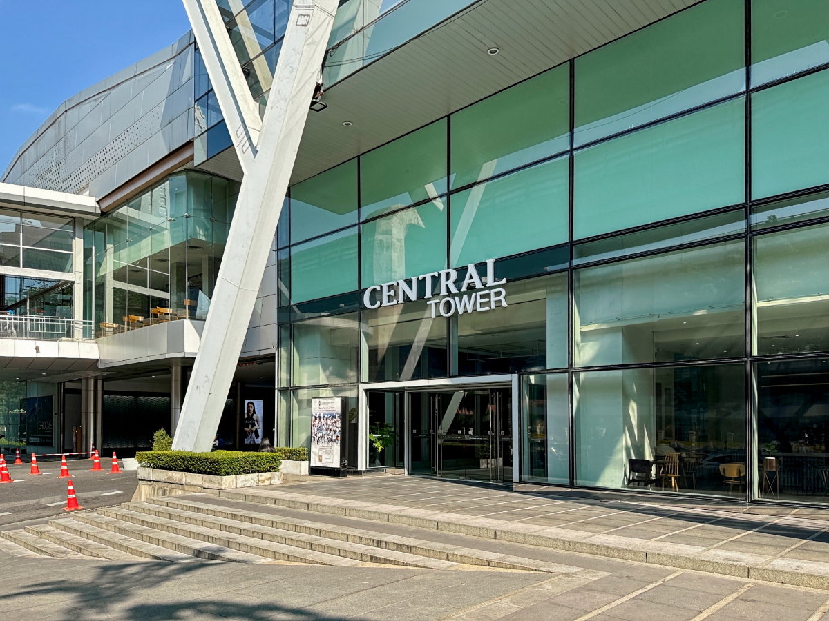 picture Private office space for 2 persons in Regus Central Tower - 1/5