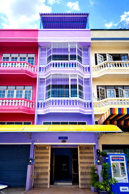 เช่าอาคารพาณิชย์ นครปฐม : ให้เช่าอาคารพาณิชย์ อ้อมใหญ่ 4 ชั้นครึ่ง พื้นที่ใช้สอยกว่า 220ตรม. หน้ากว้าง4เมตร ลึก15เมตร เพียง 10,000.-/เดือน เหมาะสำหรับทำออฟฟิศ-สตูดิโอ-โกดัง