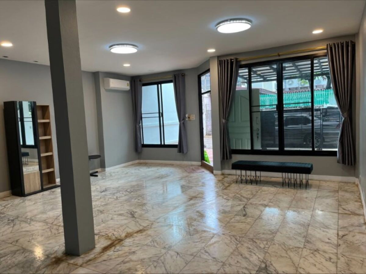 รูป WS7010 🚨 บ้านสไตล์ Modern ใจกลางรัชดา 🚨 ใกล้ Airport Rail Link มักกะสัน เพียง 39,000 บาท / เดือน - รูปที่ 3/13