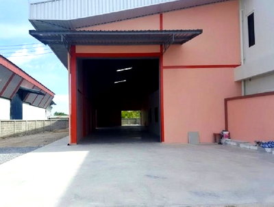 เช่าโรงงาน นิคมบางปู(เหนือ) : ให้เช่าโกดัง พร้อมสำนักงาน ซอยบางปลา 2 (ธนสิทธิ์) เทพารักษ์ กม. 14 / พื้นที่โกดัง 420 ตารางเมตร / พื้นที่รอบ ๆ อาคาร 295 ตารางวา  