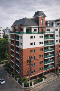 ขายคอนโดเก่า low rise ห้องใหญ่ 135.48 ตร.ม. ทำเล ซอยศูนย์วิจัย พระมเก้า เพชรบุรีตัดใหม่