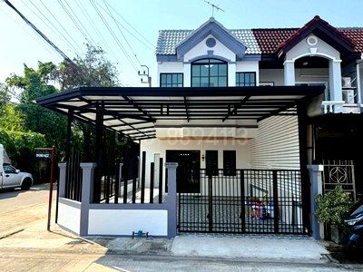 Townhouses for sale Big C Foodplace Sukhaphiban 5 : FOR SALE  TOWNHOUSE PROPERTY  2690000 BAHT.