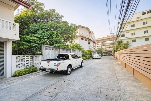 รูป ที่ดินพร้อมอาคาร 3ชั้น 5นอน 4น้ำ สุขุมวิท83 BTSปากน้ำ ใกล้ BTS ศรีนครินทร์ 500 ม. และหอชมเมืองสมุทรปราการ 1ไร่ 1000 ตร.ม. - รูปที่ 8/8