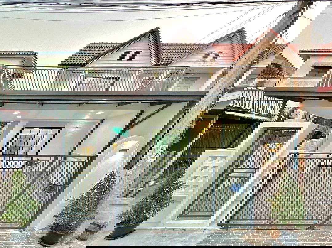 รูป บ้านหลังมุม แถมแอร์ 2 เครื่อง  มีระเบียงหน้าบ้าน   #หมู่บ้านบัวทอง 4  ถนนบ้านกล้วย – ไทรน้อย  บางบัวทอง  รีโนเวทใหม่  ใกล้เซ็นทรัล เวสเกต - รูปที่ 2/22