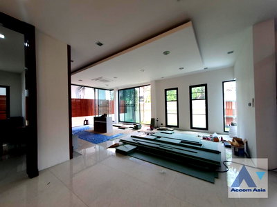 Houses for rent Watthana : 🔼🔽 AccomA 📩 Newly renovated,Fully Furnished,Big Balcony 3 BR House in Khlong Tan Nuea (AA35536)