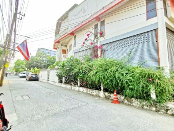 รูป ที่ดินพร้อมอาคาร 3ชั้น 5นอน 4น้ำ สุขุมวิท83 BTSปากน้ำ ใกล้ BTS ศรีนครินทร์ 500 ม. และหอชมเมืองสมุทรปราการ 1ไร่ 1000 ตร.ม. - รูปที่ 5/8