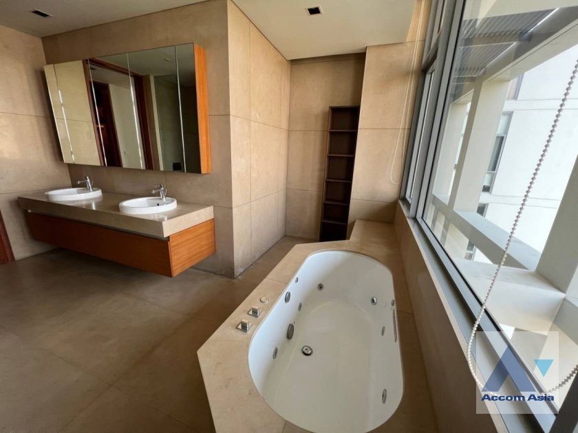 รูป 🔼🔽 AccomA 📩  Bright condominium with spacious layout and soft-toned design (AA22685) - รูปที่ 11/12